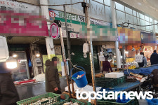 [포토] 코로나19 확진자 방문한 부평종합시장 ... 한산한 부평 전통 시장