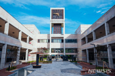 [속보] 포스텍(포항공대), 자가 격리중이던 교직원 확진 판정...방역 비상