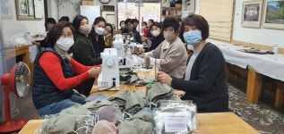 [코로나 대응] 인천 백송교회, 예배 대신 마스크 제작…목사·교역자·신도 등 20여명 참여