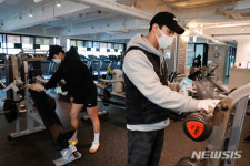 왜 우리만 영업중단이냐…뿔난 헬스장·PC방 사장님들