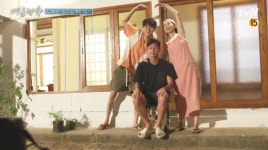 폴라로이드 카메라로 남기는 추억…여름방학 정유미-최우식-박서준, 촬영지에서 시간 보내는 방법