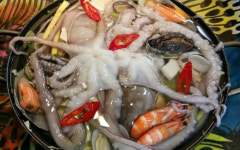 2TV 저녁 생생정보-기다려야제맛 철판 위의 바다!…해물철판 맛집, 위치는?