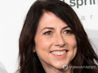 베이조스 전처 매켄지 스콧, 116개 시민단체에 2조원 기부 '사회운동 큰손' 변신