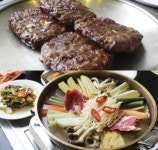 생생정보-장사의신 서울 암사동 만두전골·떡갈비 맛집 위치는? 57년 전통 백년가게!