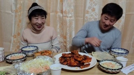 많이 변했다…유튜버 다정한부부, 바비큐 치킨 먹방 진행