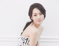 [VIEW BOX] 4년 만에 돌아온 그녀! 커뮤니티에서 난리났던 국내 미모 원탑 배우 지은서 근황 인터뷰♥