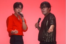 잘라서 준호 직캠만 올려줘 준호, 2PM 컴백 전 최준 만났다…우리집 콜라보 공개