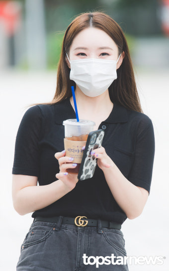 [HD포토] 드림캐쳐(DREAMCATCHER) 수아, '마스크로 가려도 보이는 미소' (웬디의 영스트리트 출근길)