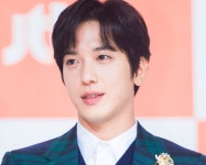 씨엔블루(CNBLUE) 정용화, 차기작은 밑도 끝도 없이 너다? FNC 측 확정된 거 없어 (공식)