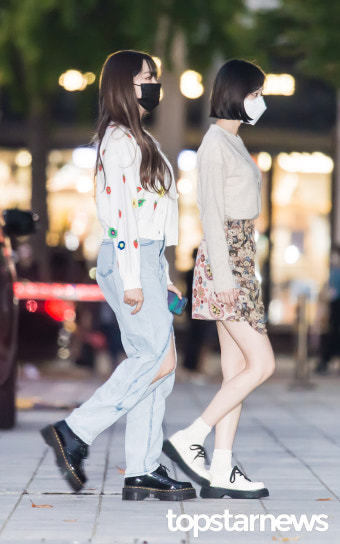 [HD포토] 에스파(aespa) 지젤-윈터, '발걸음도 맞춰 걷는 두 사람' (웬디의 영스트리트 출근길)