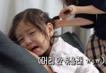 슈돌 찐건나블리 진우 , 누나 나은 손길에 새 헤어스타일 탄생→눈물 흘린 이유