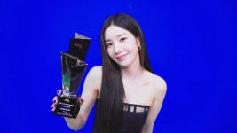 우리 루비들…권은비, 2021 AAA 시상식 비하인드 공개