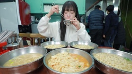 8개 시키려다 5개…유튜버 쯔양, 54년 전통 칼국수 먹방 공개