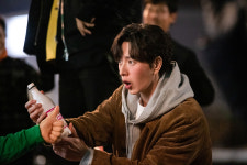 '지금부터, 쇼타임!' 박해진-김희재, 찐 형제의 드라마 속 케미 폭발! 젓가락 마술쇼와 '돌리도'로 여심 강탈