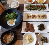 생생정보 파주 헤이리마을 전통 장 퓨전한식 맛집 위치는? 식객 허영만의 백반기행, 들깨된장전골·간장수육 한정식집 그 곳!