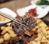 생생정보 제천 청풍 숯불마늘한우떡갈비 맛집 위치는? 한방떡갈비-물면-비빔면 外