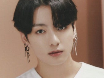 방탄소년단 정국X찰리 푸스 협업곡 '2주 연속' 英오피셜 싱글 차트 톱50 진입...막강한 '인기 강세'