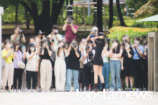 [UHD포토] 레드벨벳 조이, 수영이 만나러 온 수많은 팬들 (SBS TV 동물농장 출근길)