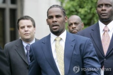 알 켈리(R. Kelly), 아동 포르노 제작 혐의 유죄…피해자 오열