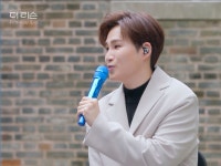 '성대미남' 김희재, '더 리슨: 우리가 사랑한 목소리' 신곡 무대 최초 공개…전통 시장 장악한 즉석 팬미팅까지