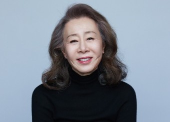 배우 윤여정, 후크엔터테인먼트 떠난다…"계약 종료, 응원하겠다" (공식입장 전문)