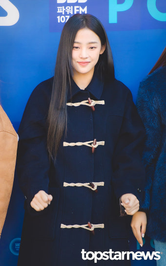 [HD포토] 뉴진스(NewJeans) 민지, '아구 튜어라' (최화정의 파워타임 출근길)