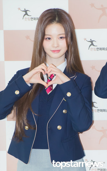 [HD포토] 엔믹스 설윤, '귀여운 하트' (한림연예예술고등학교 졸업식)