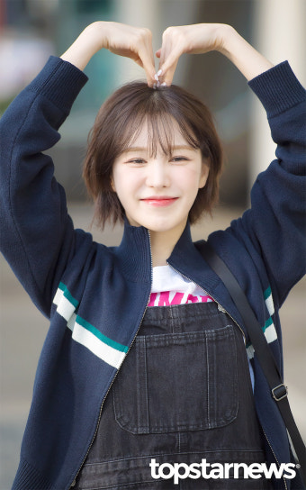 레드벨벳 웬디, '밤톨이 하트' (웬디의 영스트리트 출근길) [HD포토]