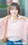 레드벨벳 웬디, '부탁하지 않아도 자동으로 찔러주는 알파고급 볼콕' (웬디의 영스트리트 출근길) [HD포토]