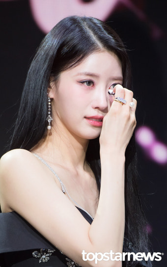 눈물 닦는 이미주, '무대 복귀하기까지 오래 걸렸다' (무비 스타 쇼케이스) [HD포토]