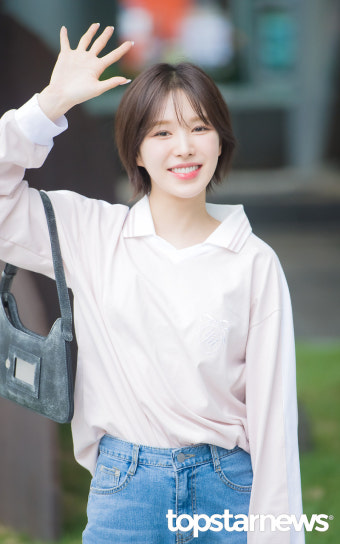 레드벨벳 웬디, '출근길 해피니스 미소' (웬디의 영스트리트 출근길) [HD포토]