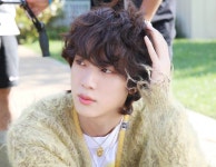 [BTS News] 방탄소년단 진, 디 애스트로넛 스포티파이 2억 돌파…막강한 인기와 초특급 존재감