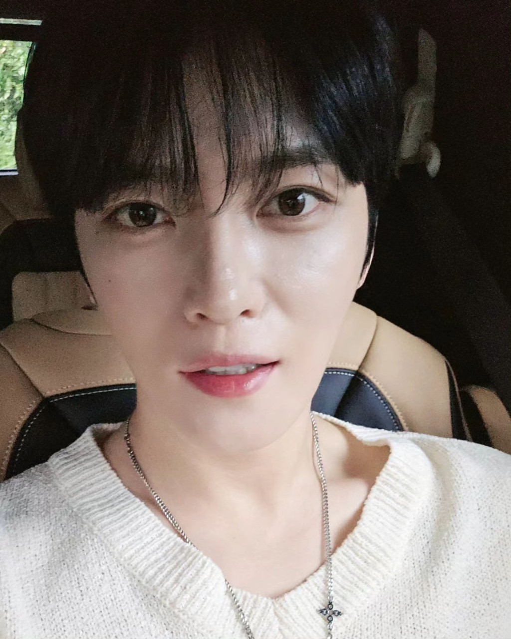 가수 김재중, 어린 시절 입양된 가족에 감사와 효심 전한다