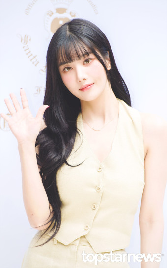 권은비, '앞머리 내리고 갓벽해진 비주얼' (산타마리아노벨라 메디치 포토월) [HD포토]