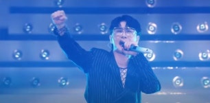 영탁, 탁스튜디오 폼미쳤다 탁쇼2 무대…등 파인 망사 슈트 입고 미친 폼 뽐내는 아찔 탁깅이