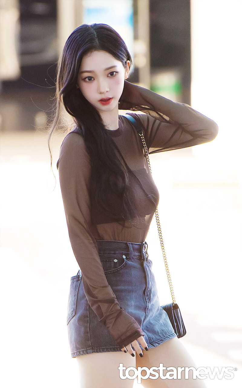 에스파 멤버 카리나와 닝닝, LA로 출국하는 중 화제 된 힙한 패션!