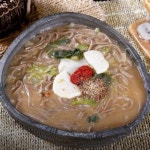 생생정보-택시맛객 정선 황기족발·콧등치기국수 맛집 위치는? 은빛 억새 물결로 가득