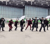 불타는 트롯맨 불타는 F4, 신곡 나이스맨 비행기 격납고 단체 댄스 챌린지 영상 공개