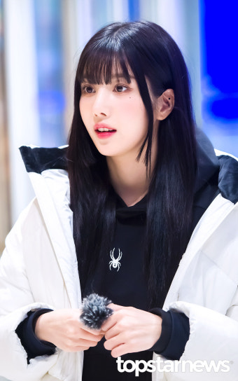 권은비, '뽀짝 앞니를 보니 토끼가 분명합니다' (권은비의 영스트리트 출근길) [HD포토]