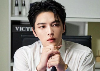 김재중, '데뷔 20주년' 맞아 스페셜 팬콘서트 개최→교복 입고 방부제 미모 자랑