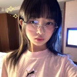 아이브 레이, MZ 콩순이의 시크함…무테안경 찰떡 소화