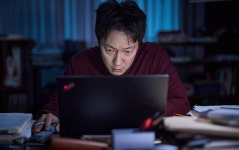 댓글부대 손석구, 미술 감독님에 반해…신기할 정도로 리얼한 디테일 [현장]