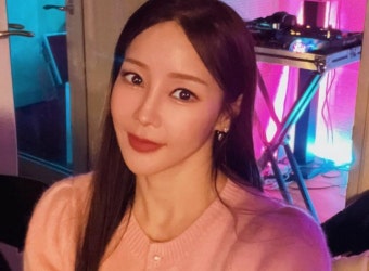 가수 미나, 오늘(22일) 모친상…남편 류필립 빙모상