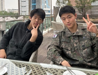 '이종혁 아들' 이탁수, 늠름한 군인된 근황…동생 이준수와 투샷 '눈길'