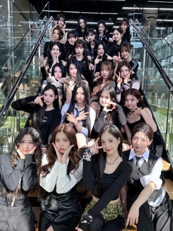 '24인조 걸그룹' 트리플에스, 첫 완전체 앨범 초동 커리어 하이…독특한 운영 방식 관심