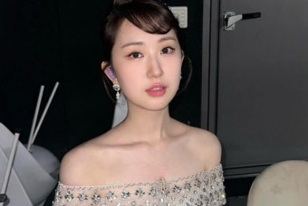 '고3' 전유진, 오프숄더 드레스 입고 우아한 자태…'한일톱텐쇼' 시청 독려까지