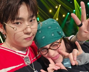 지코, 빌리 아일리시 품에 안고 승리의 미소…제니-유재석까지?