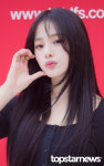 뉴진스 민지, 버니즈에게만 주는 하트키스 (현대백화점면세점 포토월) [HD포토]