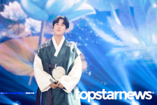신유, '아려한 눈빛' (더 트롯쇼) [HD포토]
