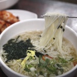 생방송투데이-인생분식 서울 체부동 잔치국수 맛집 위치는? 한결같은 한 그릇